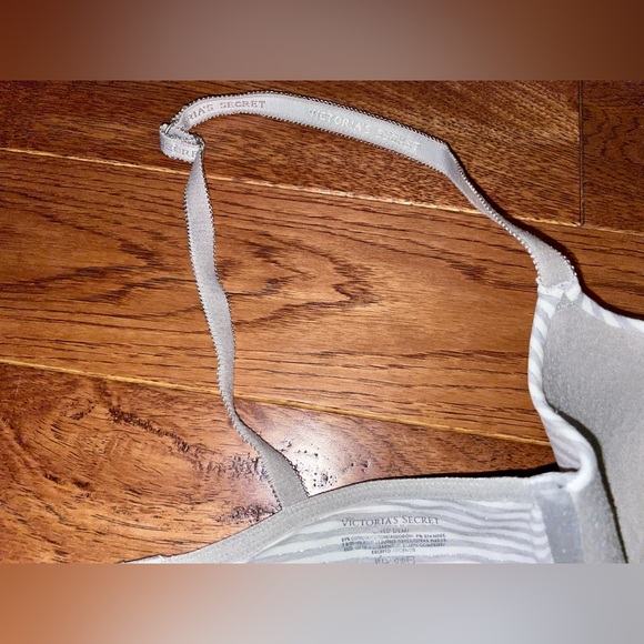 NWOT grey/white striped w shimmery silver body by Victoria secret lined Demi bra - Picture 11 of 16